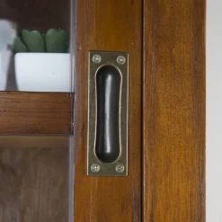 Kenia Vitrine étroite en bois couleur teck.^Banak Clearance